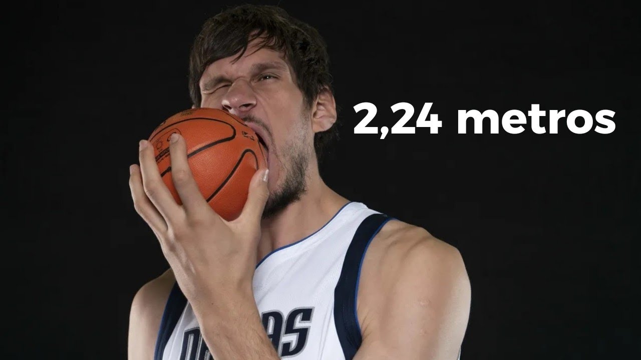 El jugador más alto en la historia de la NBA